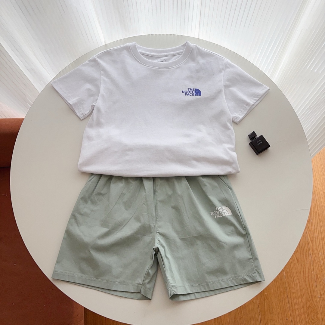 The North Face — סט חולצה ושורטס · A3032 — תמונה 5
