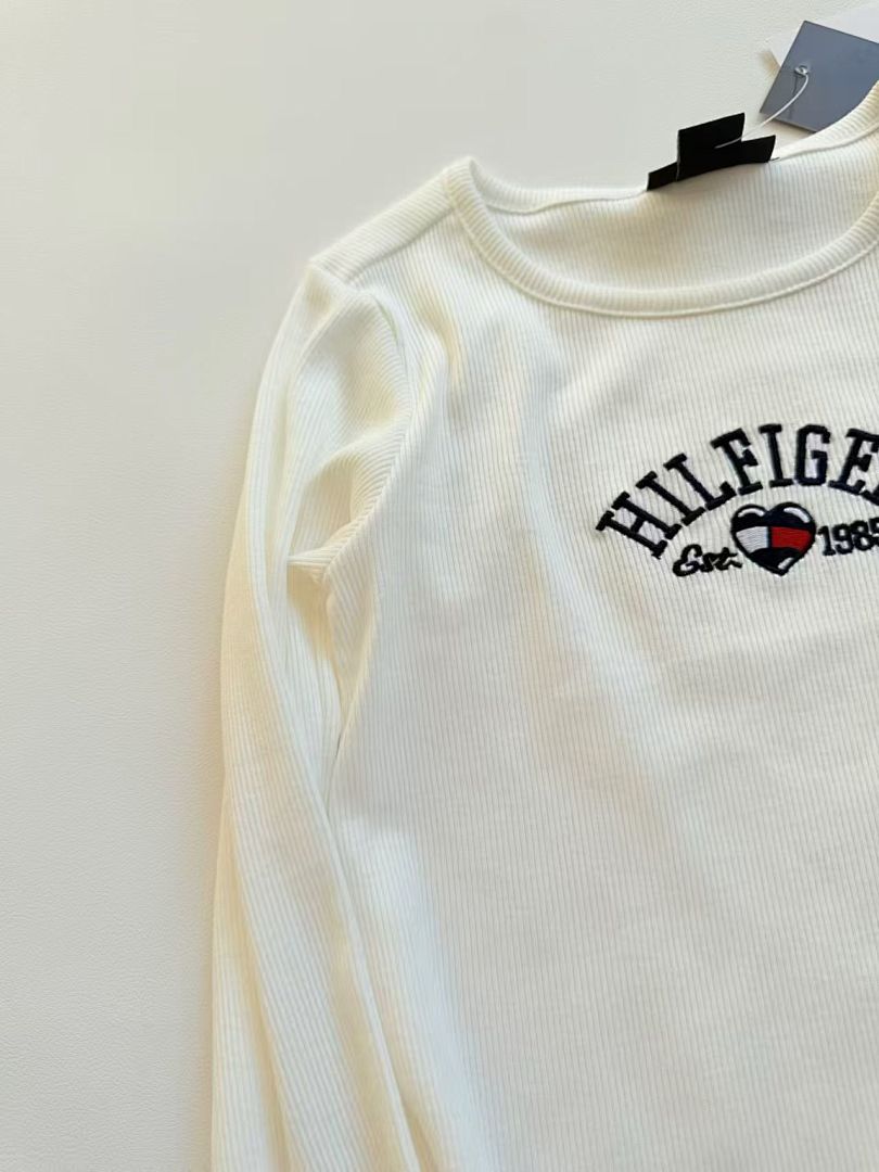 Tommy Hilfiger Logo Long Sleeve T-Shirt · A2657 — תמונה 8