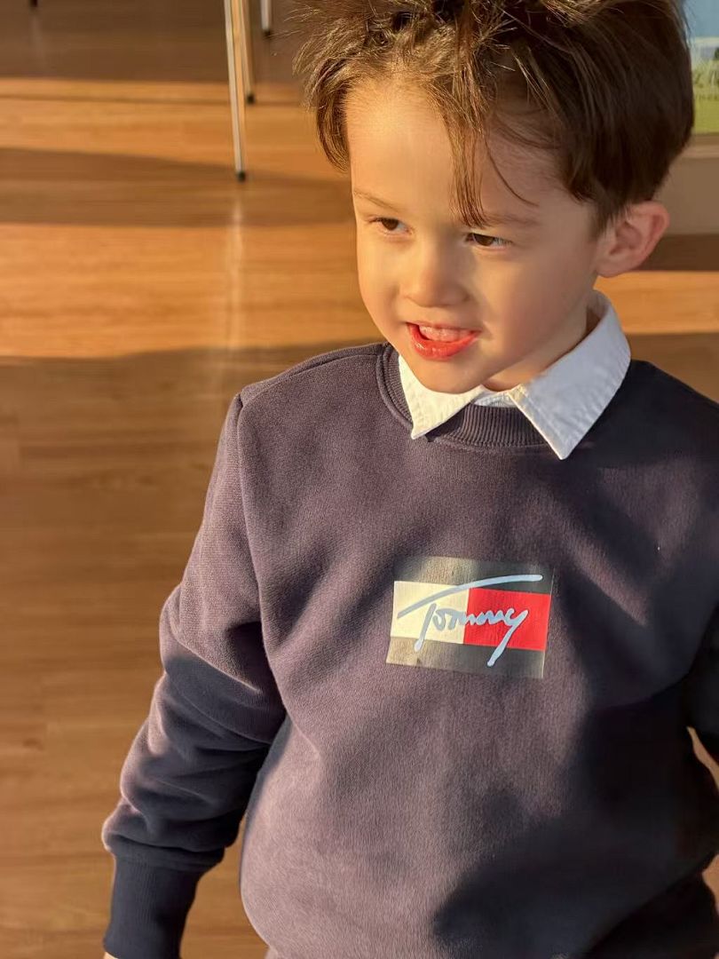 Tommy Hilfiger Flag Logo Sweatshirt · A2849 — תמונה 4