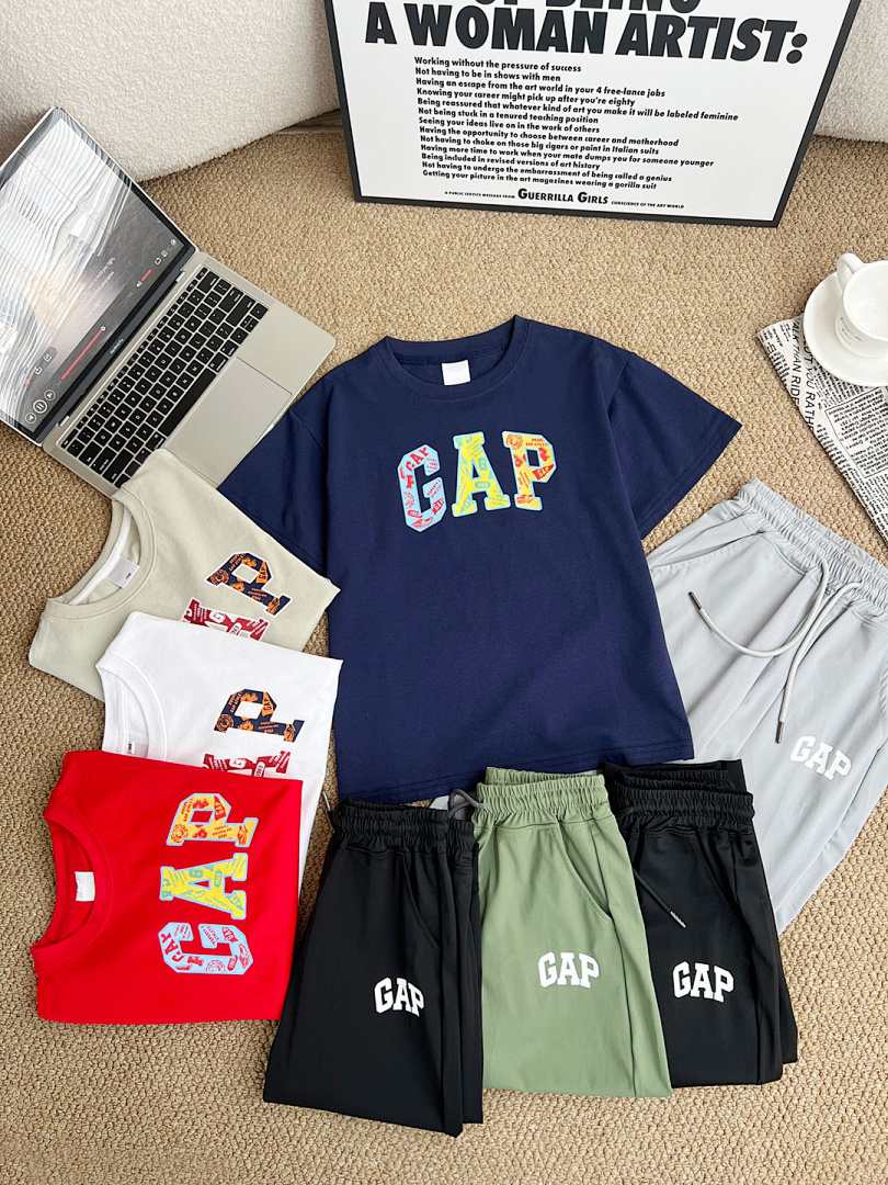 Gap Logo T-Shirt · A3026