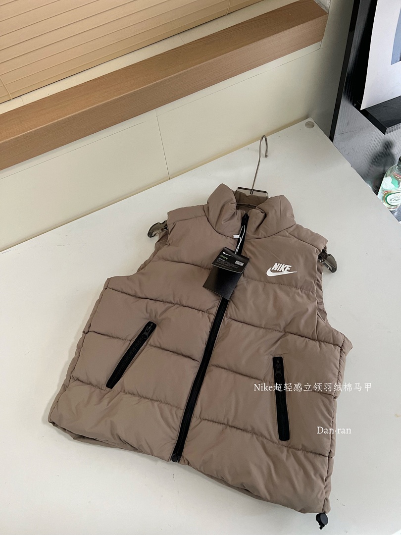 Nike Sportswear Club Puffer Vest · A2856 — תמונה 20
