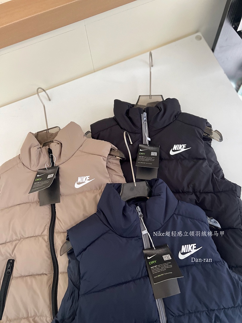 Nike Sportswear Club Puffer Vest · A2856 — תמונה 19