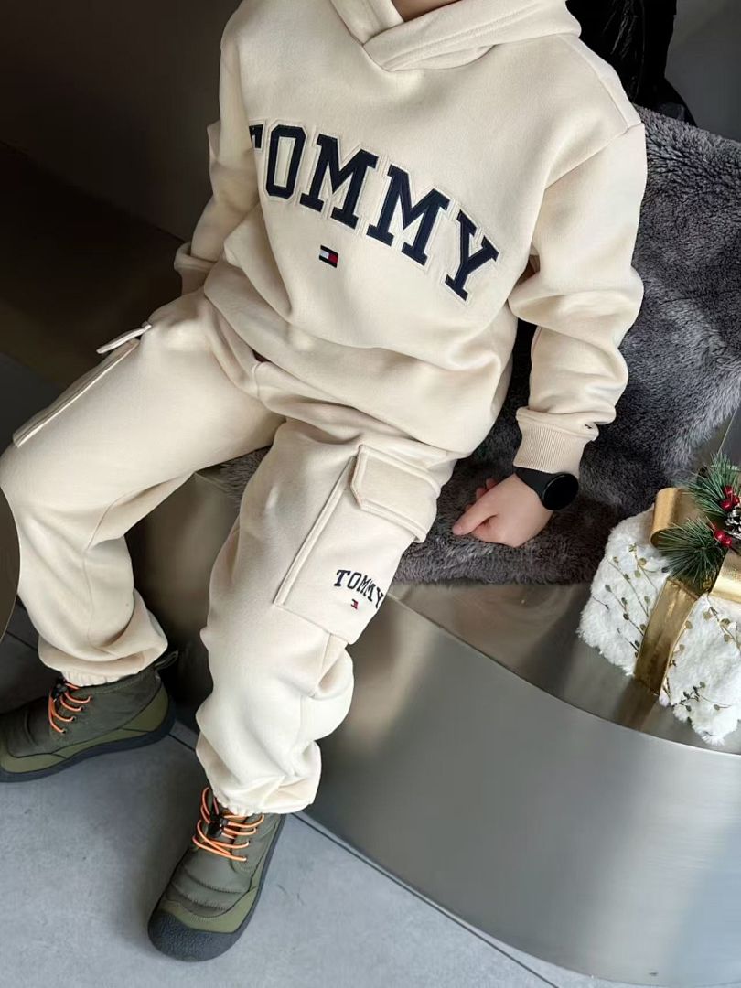 Tommy Hilfiger Varsity Logo Embroidery Hoodie · A2656 — תמונה 3