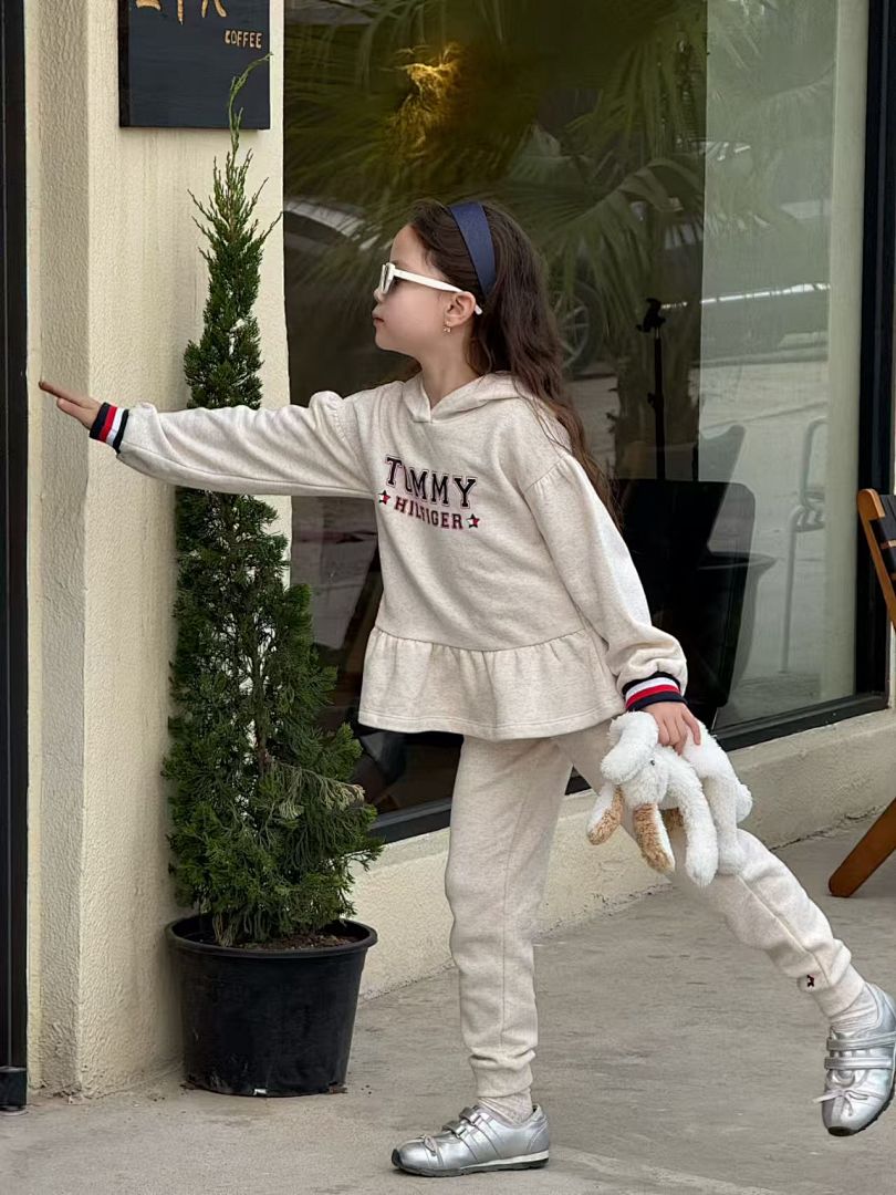 Tommy Hilfiger Tommy Logo Sweatshirt & Pant · A2652 — תמונה 7