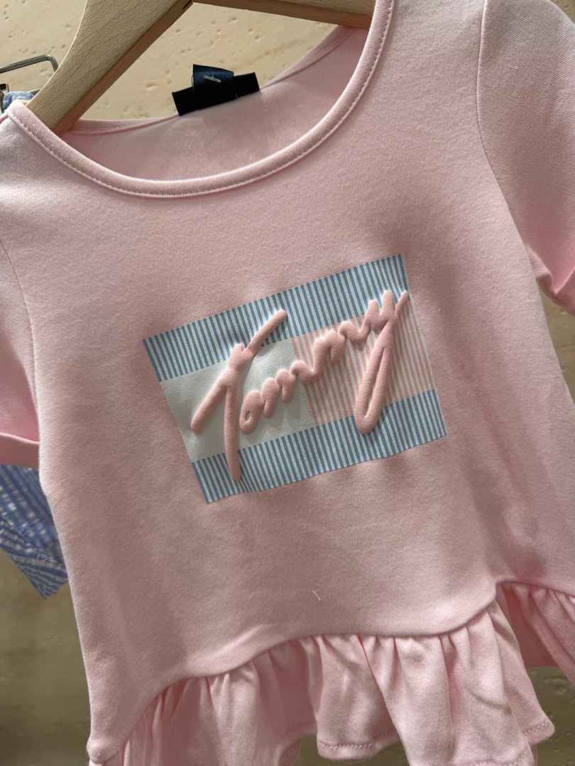 Tommy Hilfiger — סט חולצה ומכנסיים קצרים · A2406 — תמונה 17