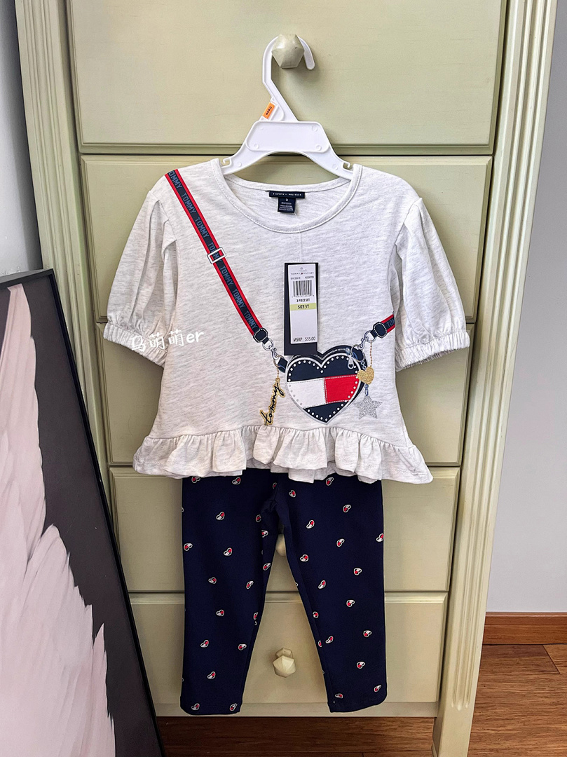 Tommy Hilfiger — סט חולצה ומכנסיים · A2405 — תמונה 17