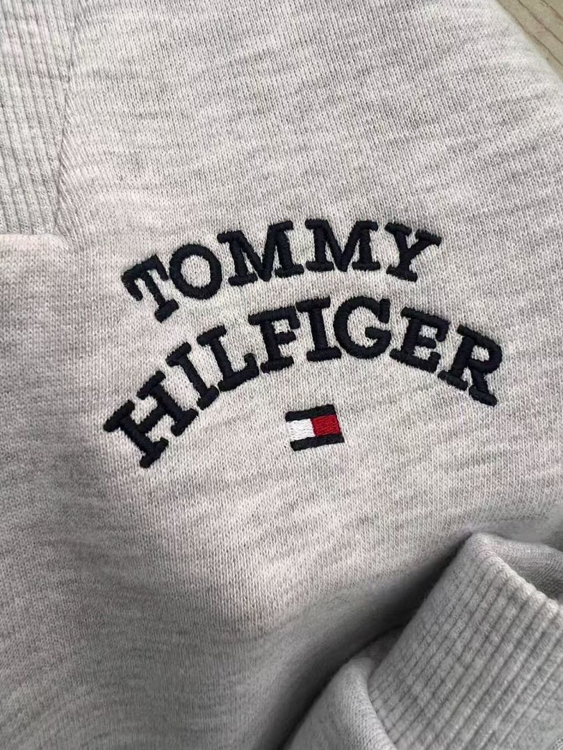 Tommy Hilfiger Tommy Logo Quarter-Zip Sweatshirt · A2653 — תמונה 10