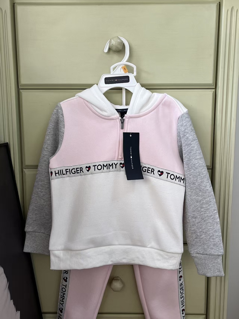 Tommy Hilfiger — סט קפוצ'ון ומכנסיים · A2658 — תמונה 11