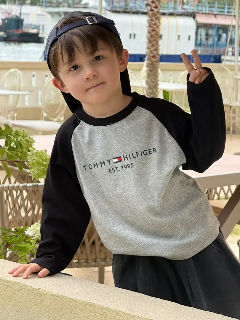 Tommy Hilfiger Kids' Raglan Colorblock T-Shirt · A2650 — תמונה 6