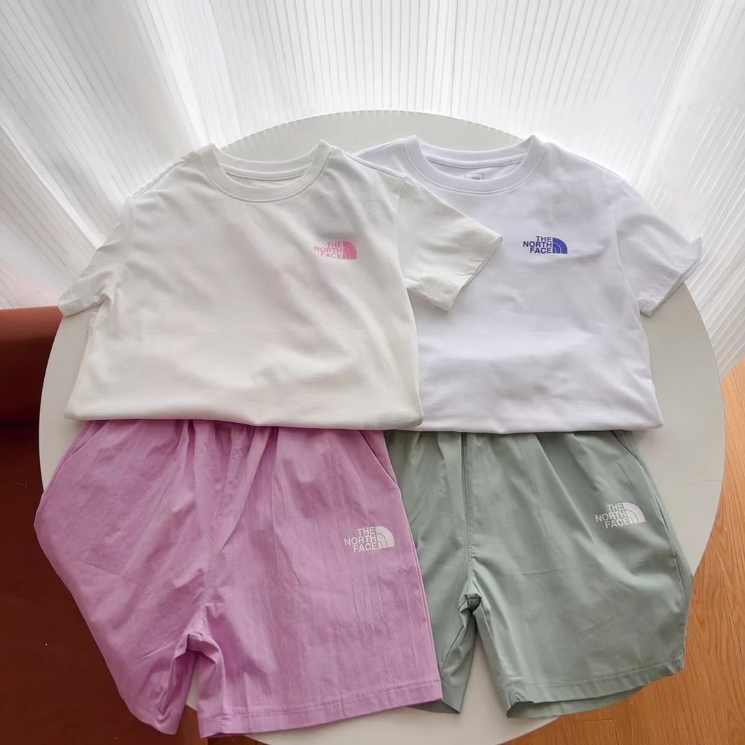 The North Face — סט חולצה ושורטס · A3032 — תמונה 2