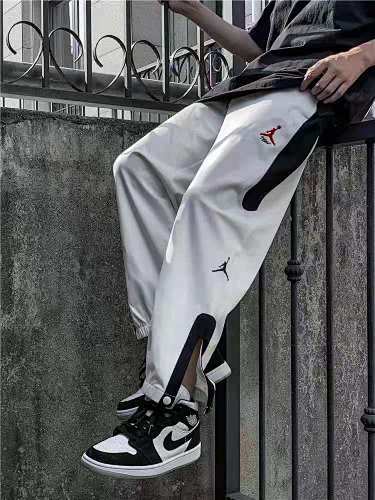 Air Jordan HE8302