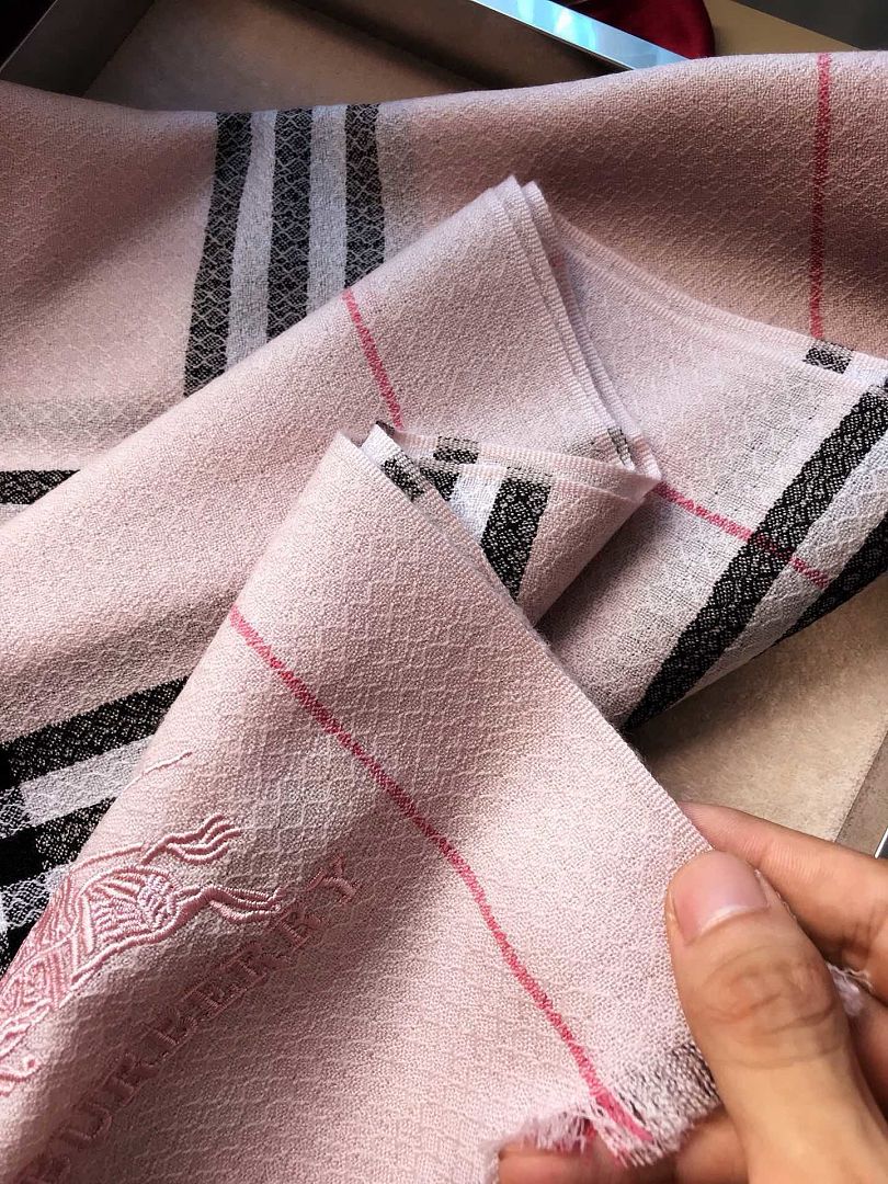 Burberry Reversible Check Cashmere Scarf · A3314 — תמונה 13
