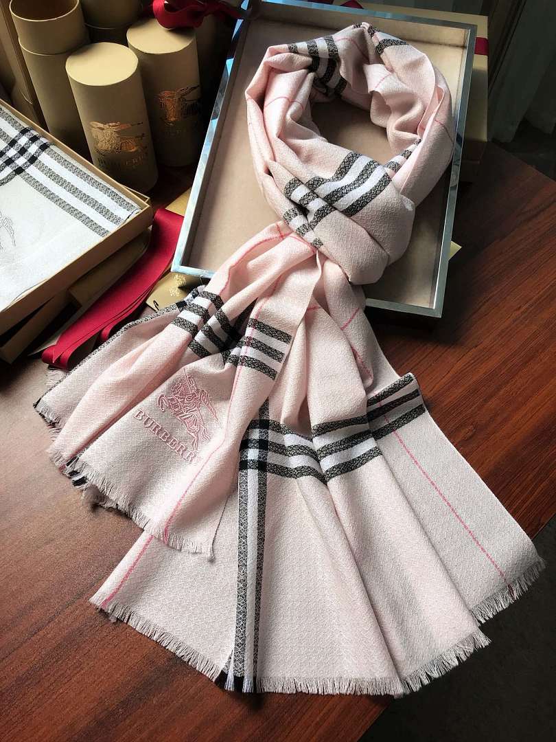 Burberry Reversible Check Cashmere Scarf · A3314 — תמונה 15