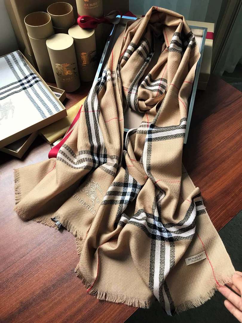 Burberry Reversible Check Cashmere Scarf · A3314 — תמונה 8
