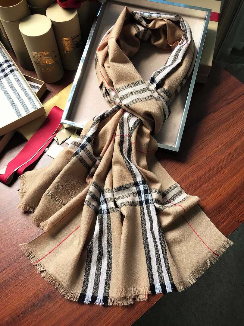 Burberry Reversible Check Cashmere Scarf · A3314 — תמונה 6
