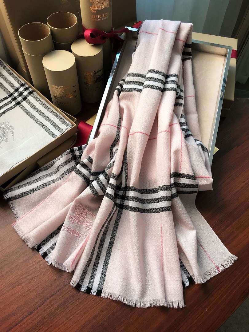 Burberry Reversible Check Cashmere Scarf · A3314 — תמונה 16