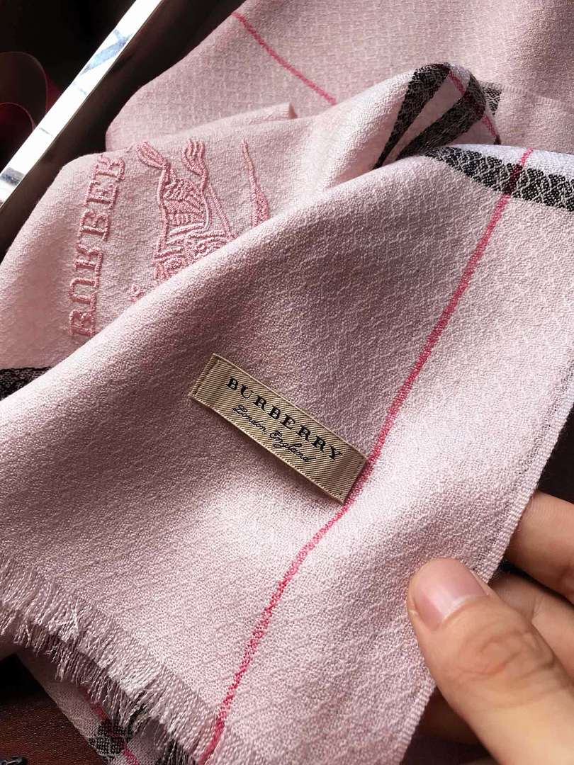 Burberry Reversible Check Cashmere Scarf · A3314 — תמונה 11