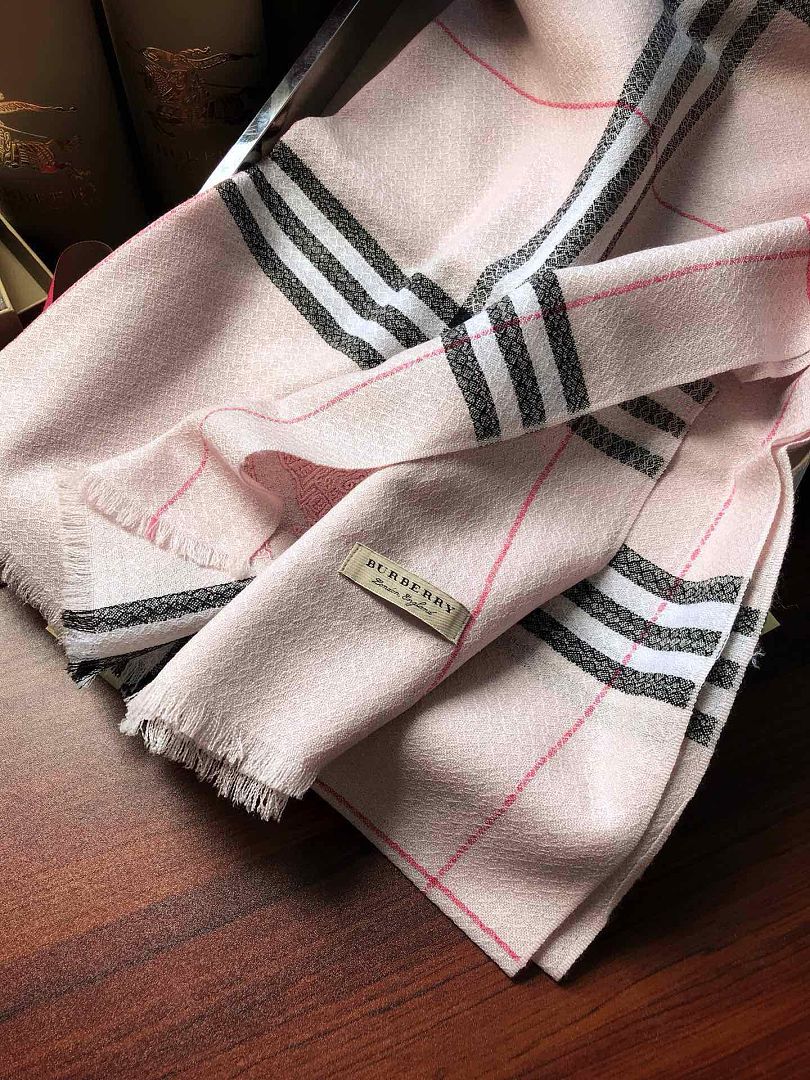 Burberry Reversible Check Cashmere Scarf · A3314 — תמונה 10