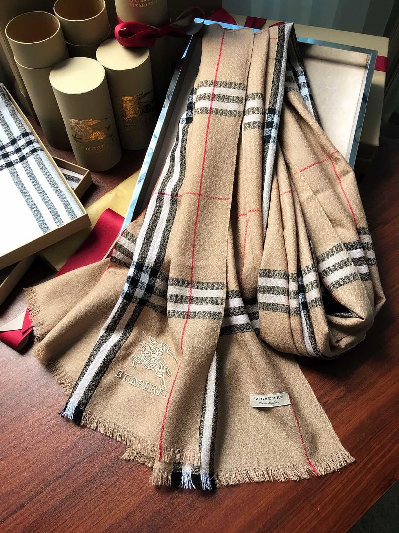 Burberry Reversible Check Cashmere Scarf · A3314 — תמונה 7