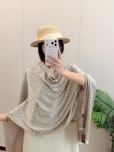 Louis Vuitton Monogram Shawl · A3313