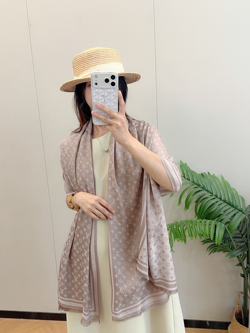 Louis Vuitton Monogram Shawl · A3313 — תמונה 9