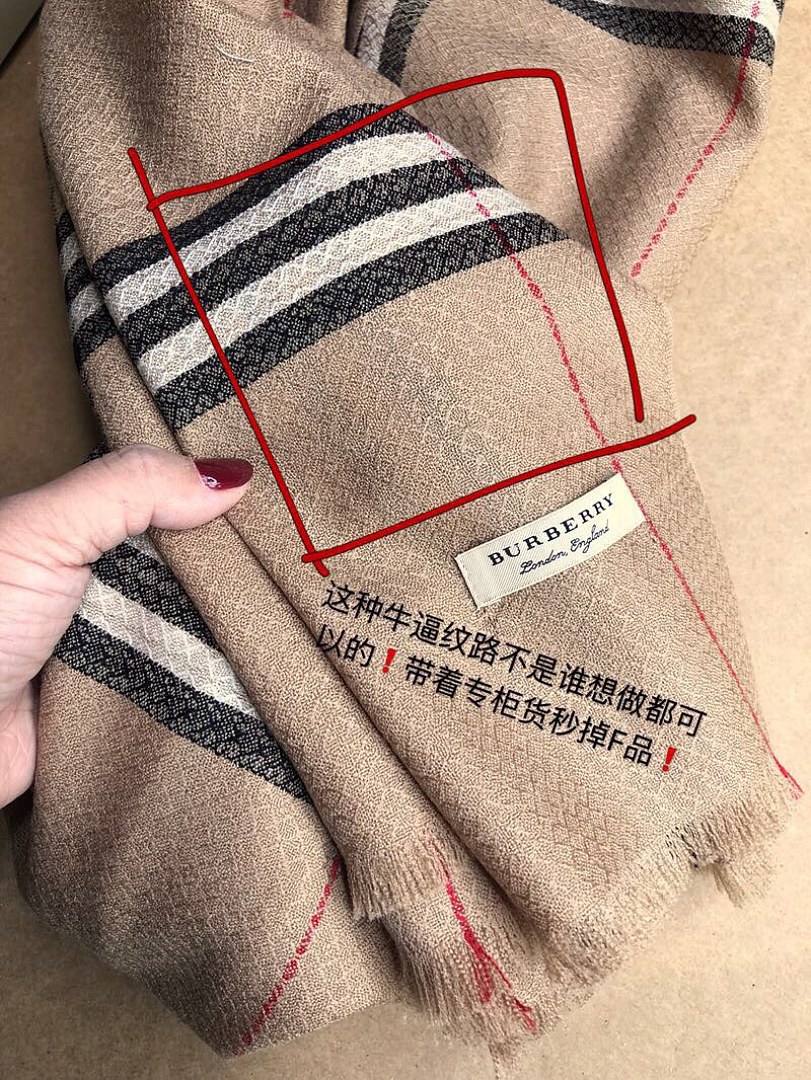 Burberry Reversible Check Cashmere Scarf · A3314 — תמונה 2