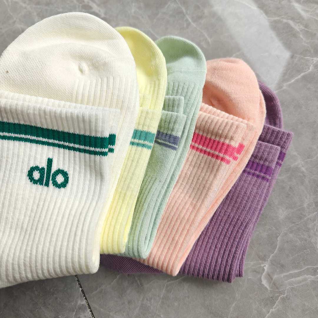 Alo Yoga Unisex Half-Crew Throwback Sock · A3060 — תמונה 13