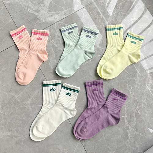 Alo Yoga Unisex Half-Crew Throwback Sock · A3060