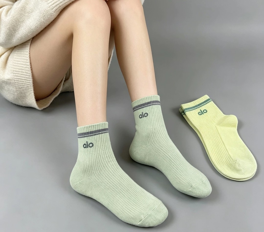 Alo Yoga Unisex Half-Crew Throwback Sock · A3060 — תמונה 3