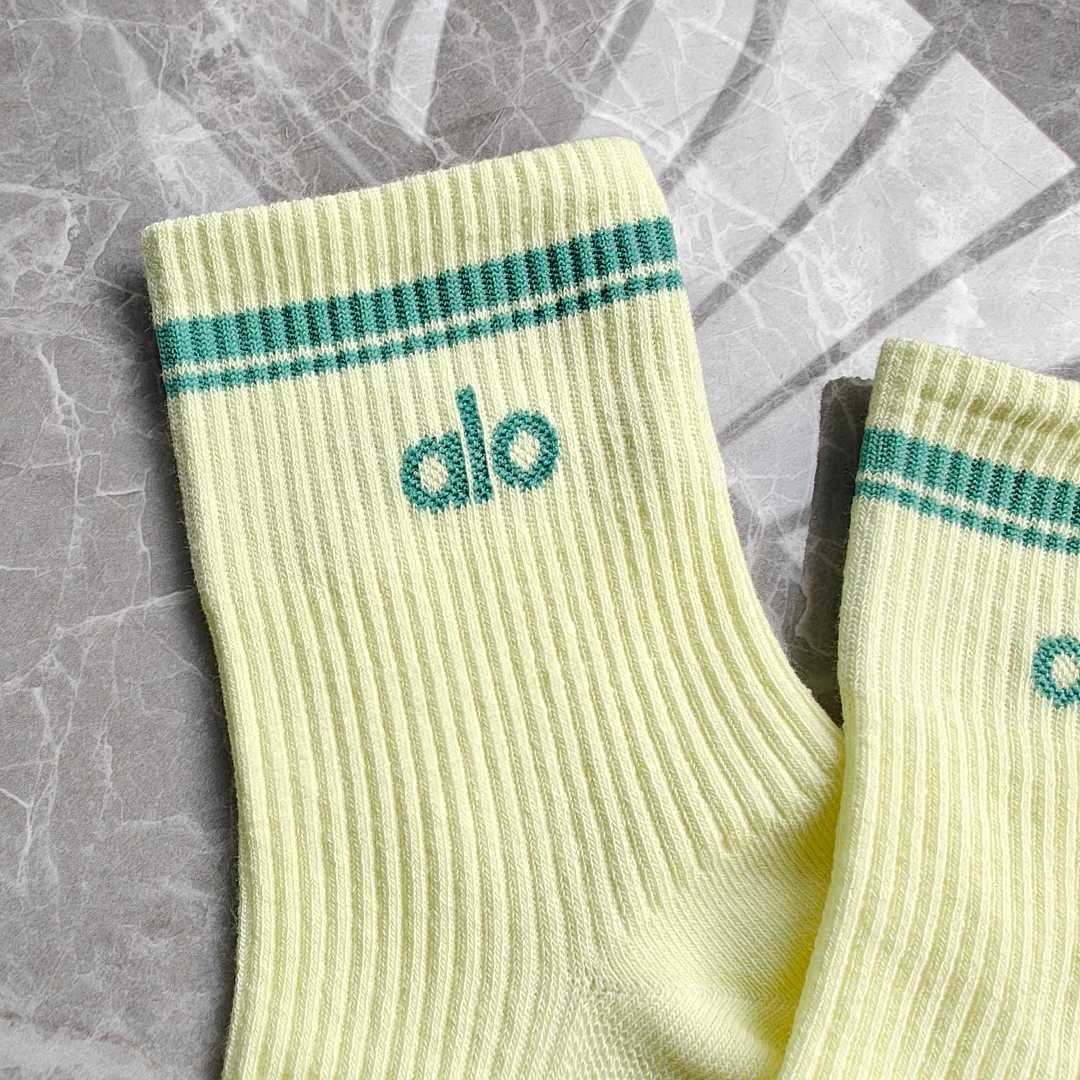 Alo Yoga Unisex Half-Crew Throwback Sock · A3060 — תמונה 11
