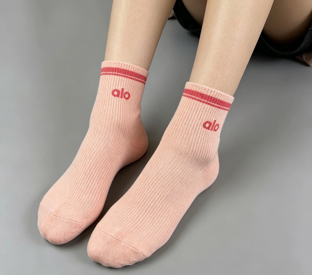 Alo Yoga Unisex Half-Crew Throwback Sock · A3060 — תמונה 7