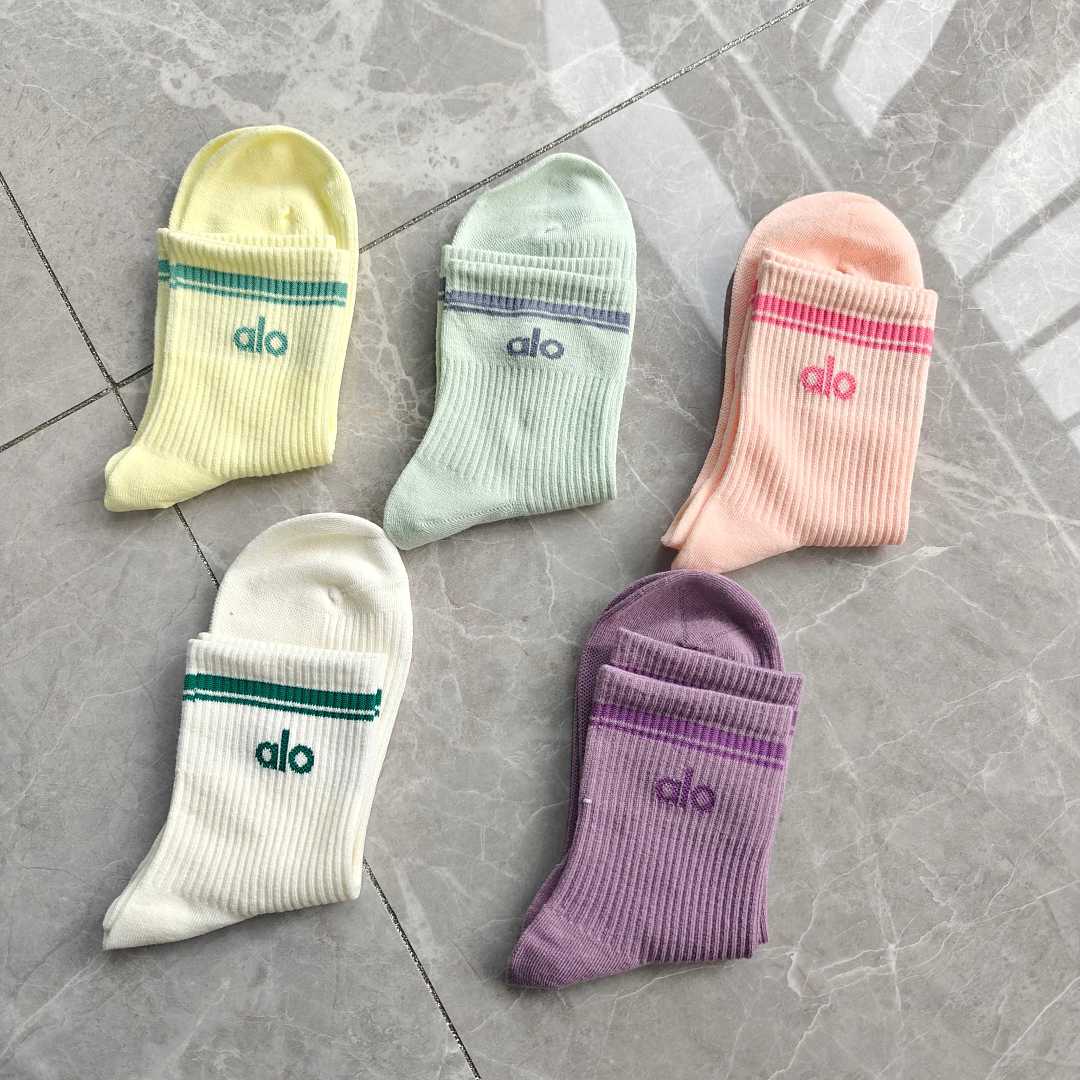 Alo Yoga Unisex Half-Crew Throwback Sock · A3060 — תמונה 16