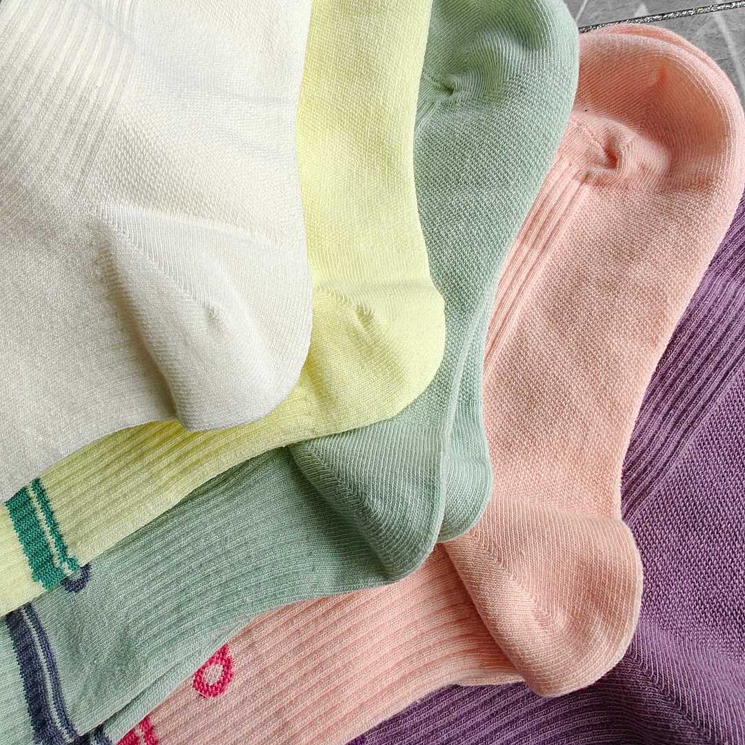 Alo Yoga Unisex Half-Crew Throwback Sock · A3060 — תמונה 15