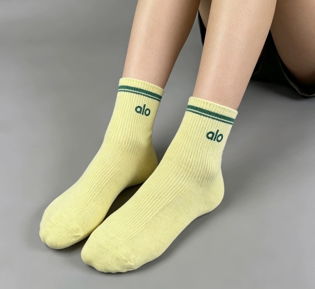 Alo Yoga Unisex Half-Crew Throwback Sock · A3060 — תמונה 6