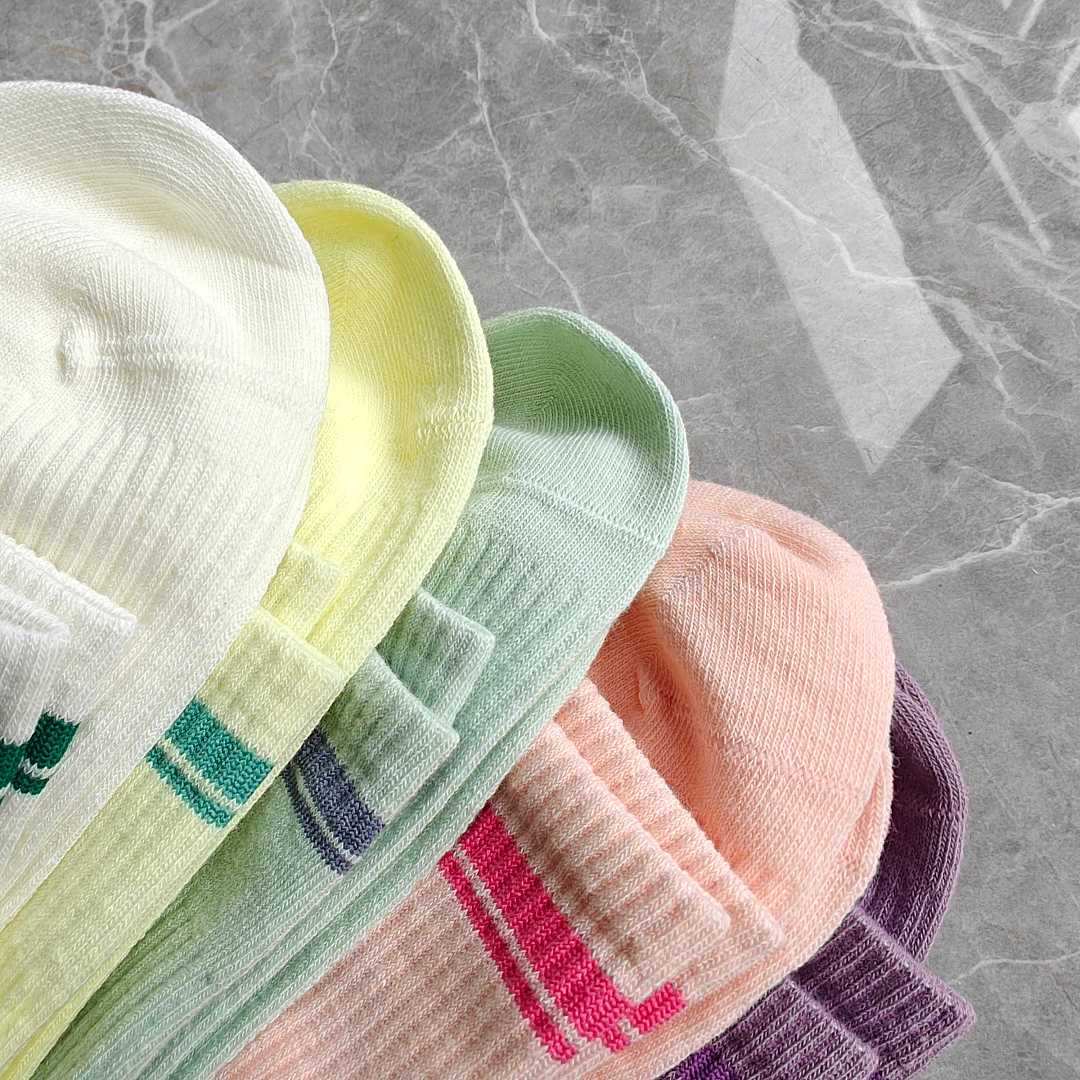 Alo Yoga Unisex Half-Crew Throwback Sock · A3060 — תמונה 14