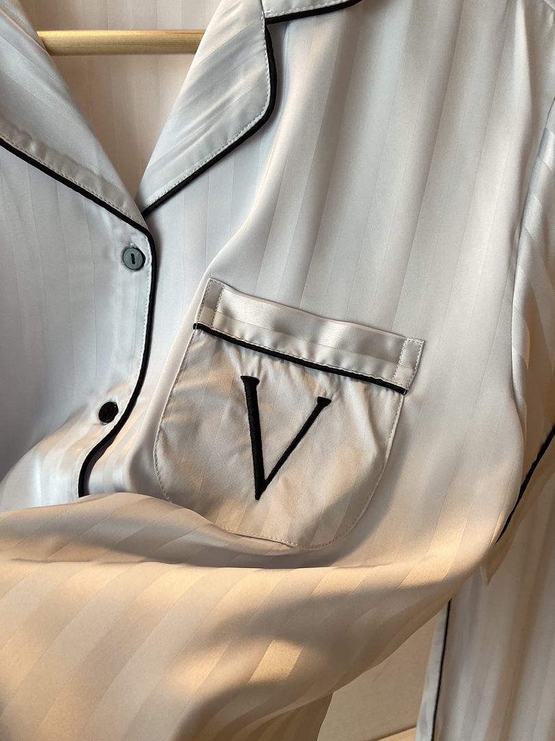 Victoria's Secret Signature Satin Short Pajama Set · A3061 — תמונה 17
